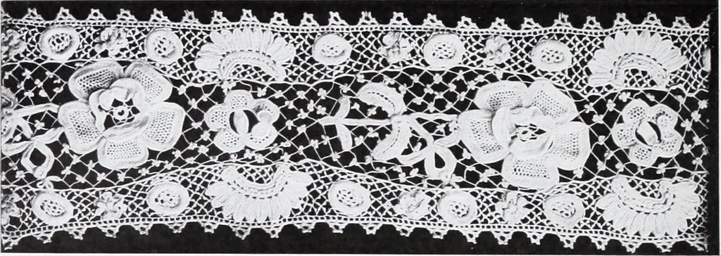 An illustration from Section française (class 84); dentelles, broderies, passementeries et dessins, 1908, leaf 47