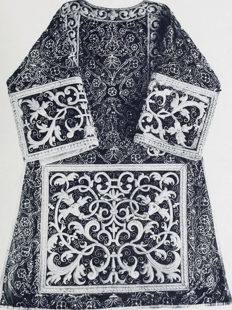An illustration from Section française (class 84); dentelles, broderies, passementeries et dessins, 1908, leaf 66