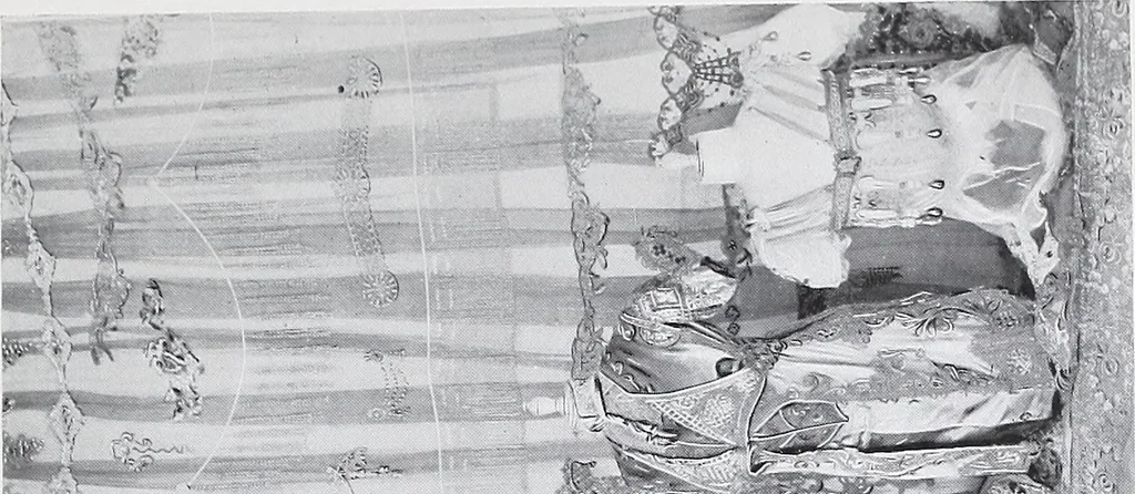 An illustration from Section française (class 84); dentelles, broderies, passementeries et dessins, 1908, leaf 90