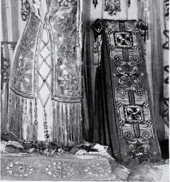 An illustration from Section française (class 84); dentelles, broderies, passementeries et dessins, 1908, leaf 91