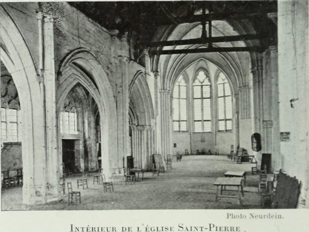 An illustration from Senlis, 1922, leaf 105