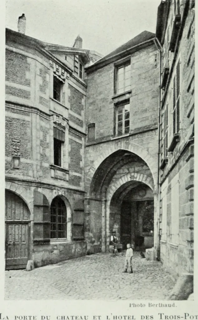 An illustration from Senlis, 1922, leaf 129