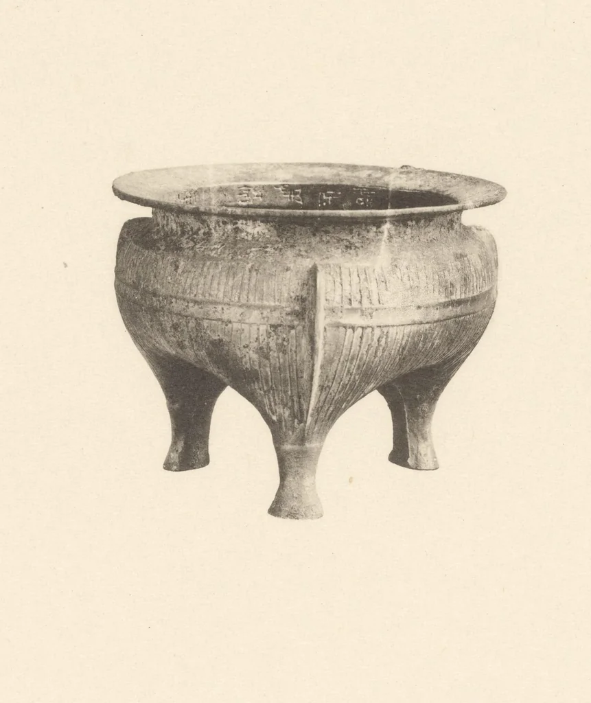An illustration from Senoku seishō : catalogue of the ancient Chinese bronzes in the collection of Baron Sumitomo, 1911, leaf 38