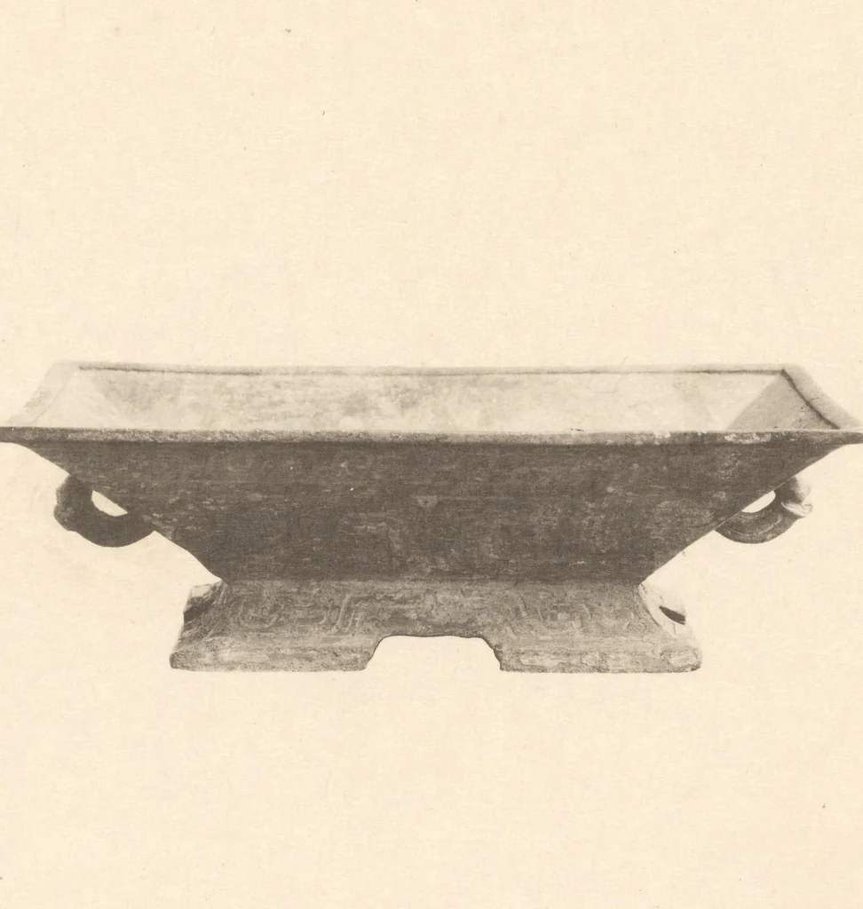 An illustration from Senoku seishō : catalogue of the ancient Chinese bronzes in the collection of Baron Sumitomo, 1911, leaf 29