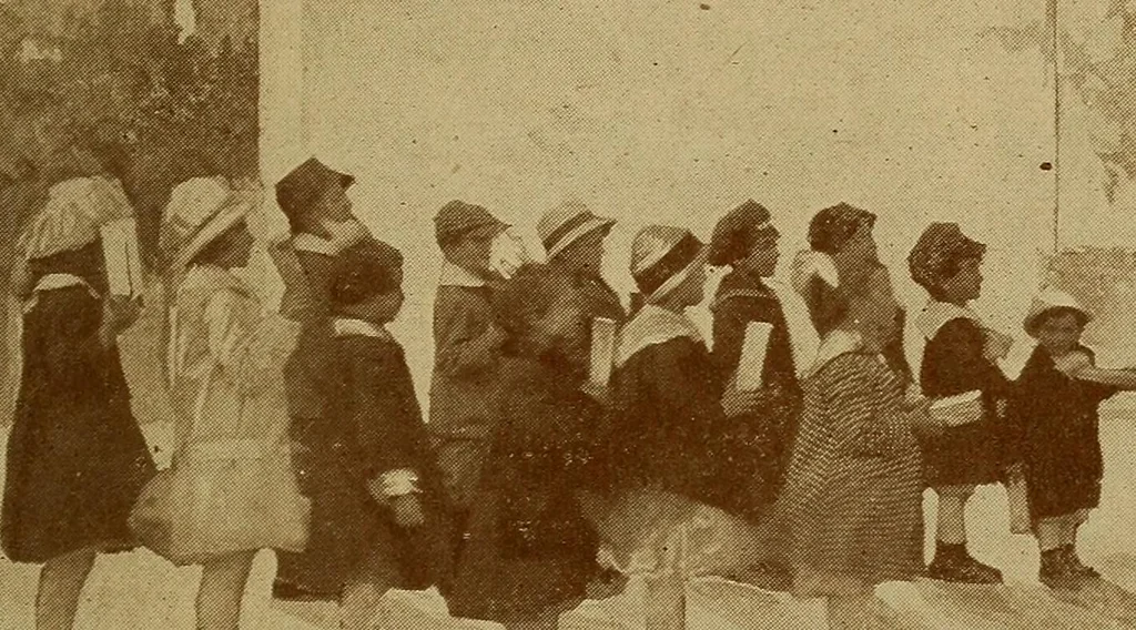 An illustration from Sense training for children's development in the form of simplified games and exercises, 1919, leaf 70