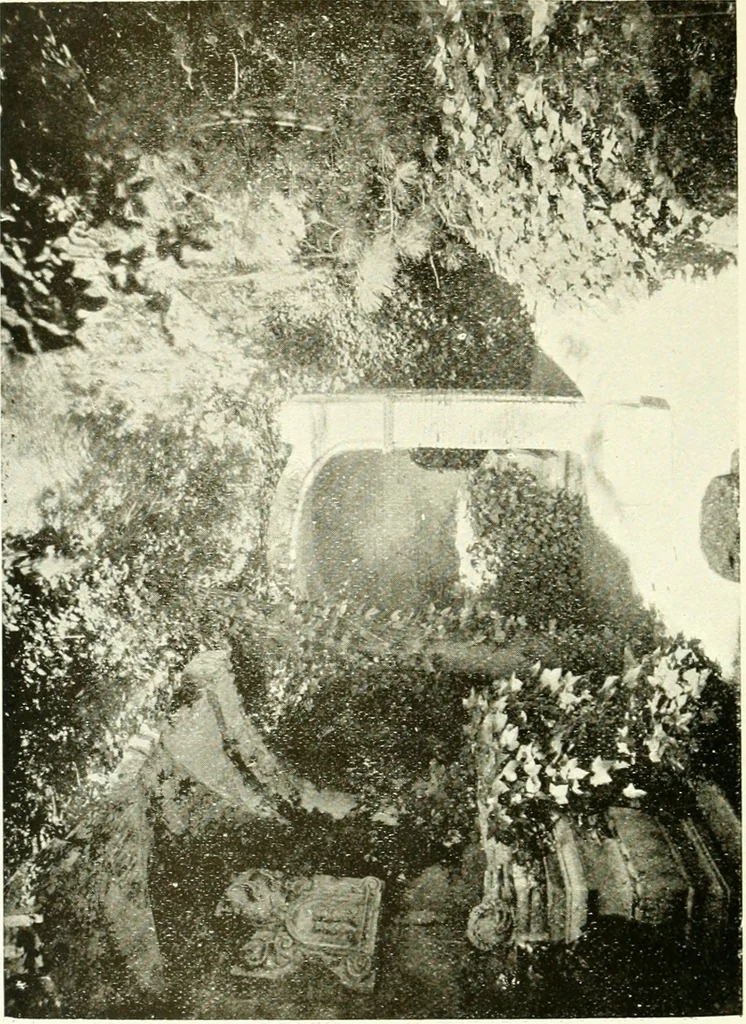 An illustration from Seville; an historical and descriptive account of "the pearl of Andalusia,", 1907, leaf 225