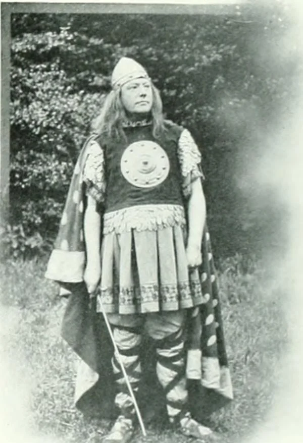 An illustration from Souvenir of the Oxford historical pageant : in aid of the Radcliffe Infirmary, Oxford Eye Hospital, etc., commemoration, 1907, June 27th 28th, 29th, and July 1st, 2d and 3d, 1907, leaf 20