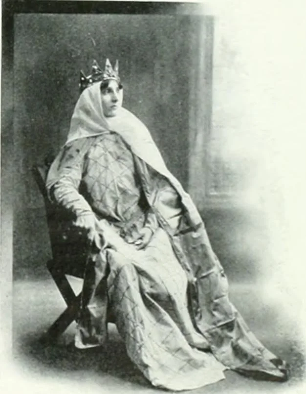 An illustration from Souvenir of the Oxford historical pageant : in aid of the Radcliffe Infirmary, Oxford Eye Hospital, etc., commemoration, 1907, June 27th 28th, 29th, and July 1st, 2d and 3d, 1907, leaf 22