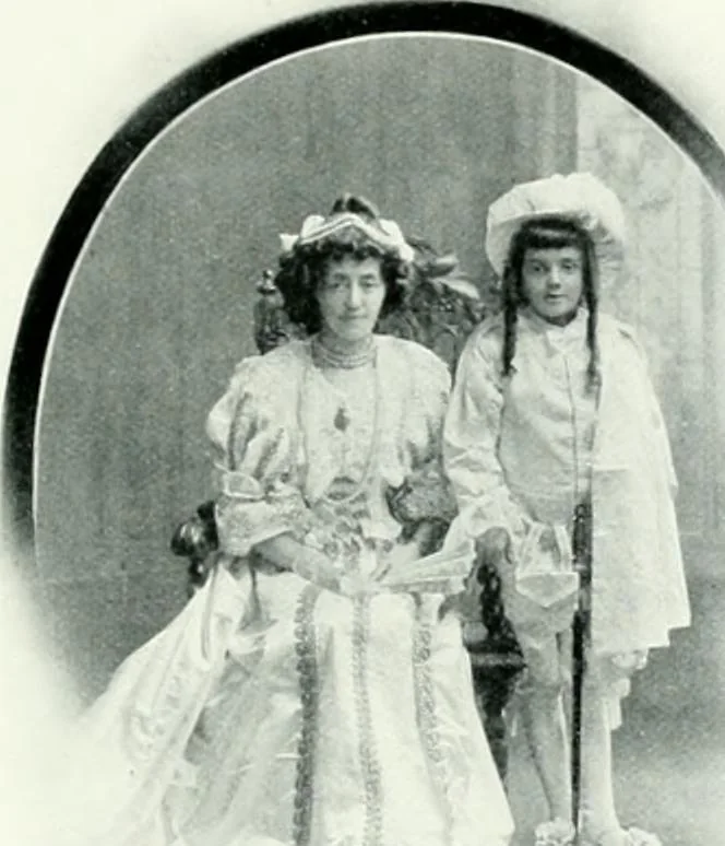 An illustration from Souvenir of the Oxford historical pageant : in aid of the Radcliffe Infirmary, Oxford Eye Hospital, etc., commemoration, 1907, June 27th 28th, 29th, and July 1st, 2d and 3d, 1907, leaf 28