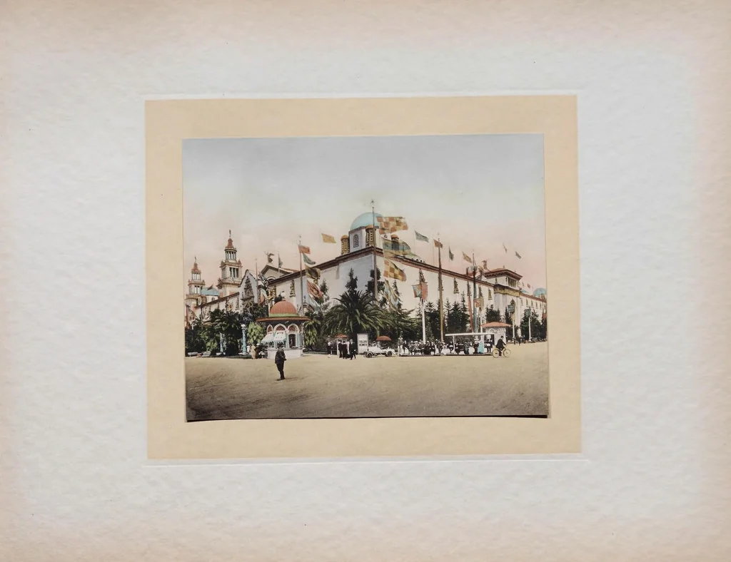 An illustration from The splendors of the Panama-Pacific international exposition in hand coloured illustrations, 1915, leaf 75