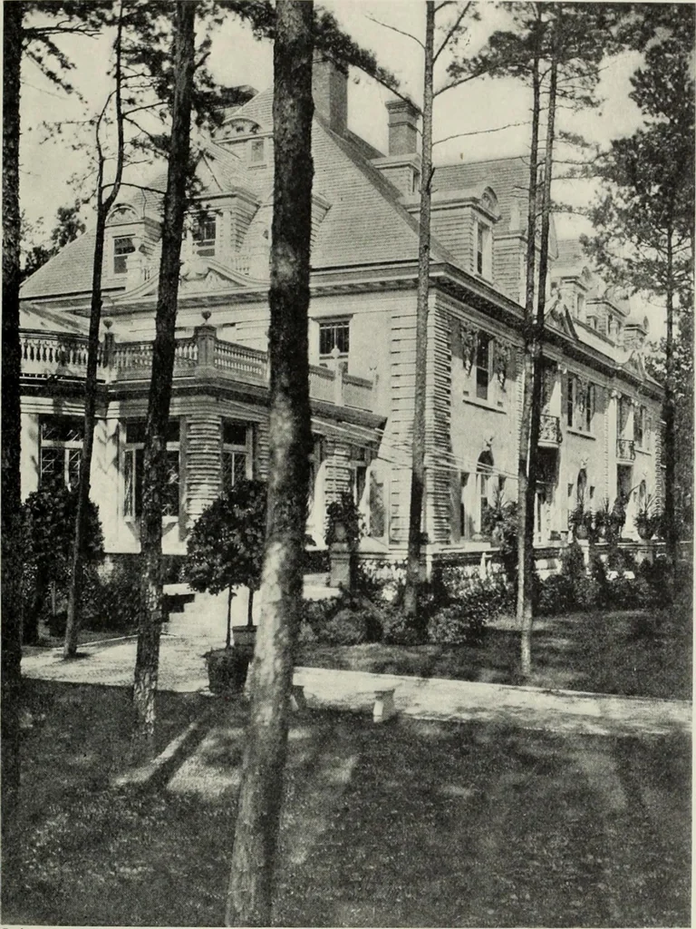 An illustration from Stately homes in America : from colonial times to the present day, 1903, leaf 382