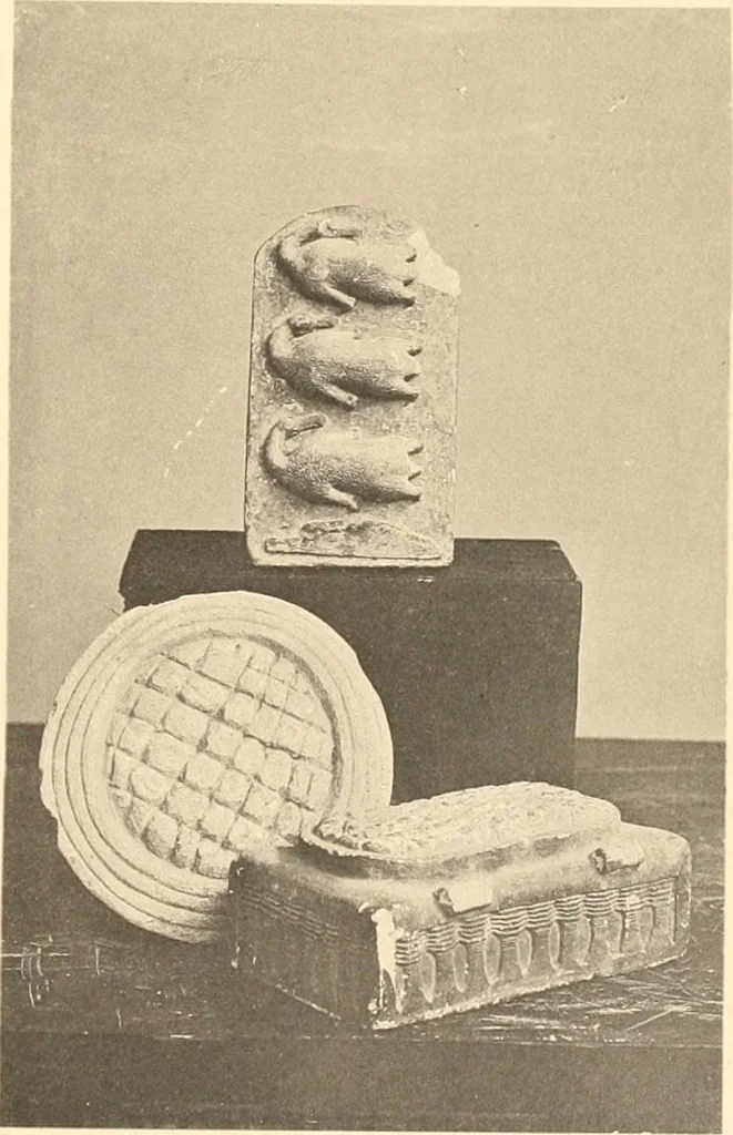 An illustration from Statuen und Statuetten von Königen und Privatleuten im Museum von Kairo, Nr. 1-1294, 1911, leaf 318