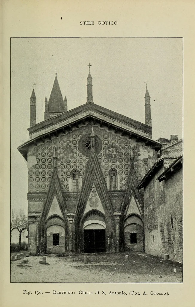 An illustration from Stili di architettura; con 114 illustrazioni disegnate dall'autore e 64 tavole fuori testo, 1914, leaf 277