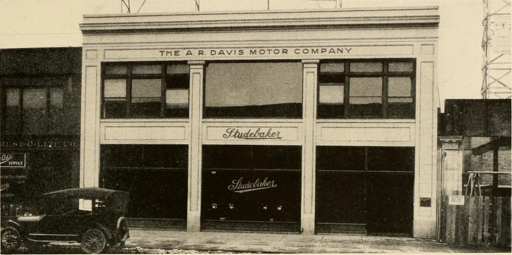 An illustration from Store fronts in Terra Cotta., 1916, leaf 32