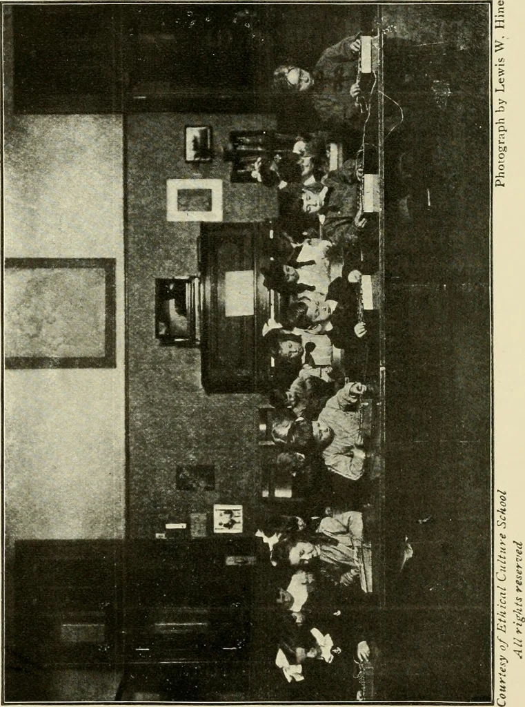 An illustration from Suggestions for handwork in school and home, 1911, leaf 5