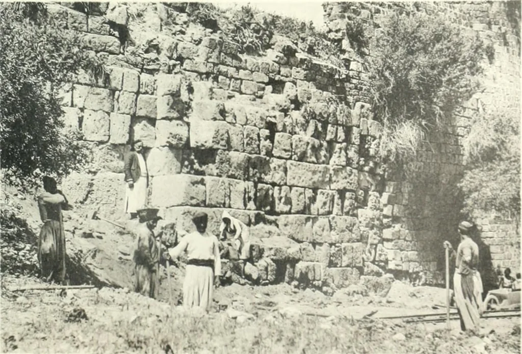 An illustration from Syria, 1920, leaf 134