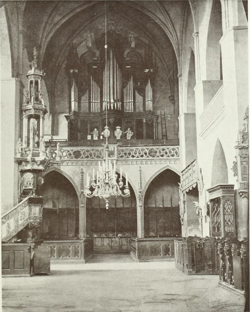 An illustration from Szepesvármegye müvészeti emlékei. A Müemlékek Országos Bizottsága támogatásával kiadja a Szepesvármegyei Történelmi Társulat; szerk. Vajdovszky János, 1905, leaf 322