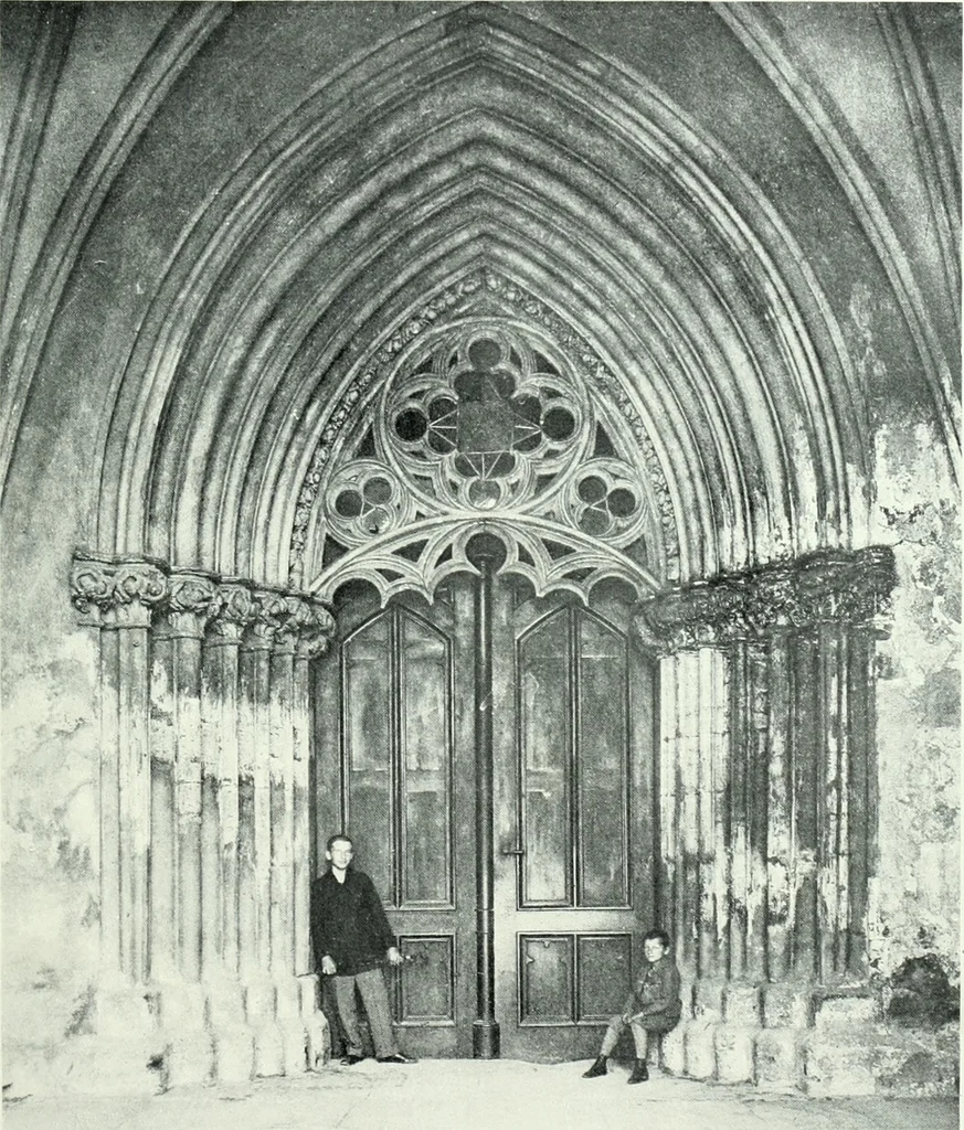 An illustration from Szepesvármegye müvészeti emlékei. A Müemlékek Országos Bizottsága támogatásával kiadja a Szepesvármegyei Történelmi Társulat; szerk. Vajdovszky János, 1905, leaf 34