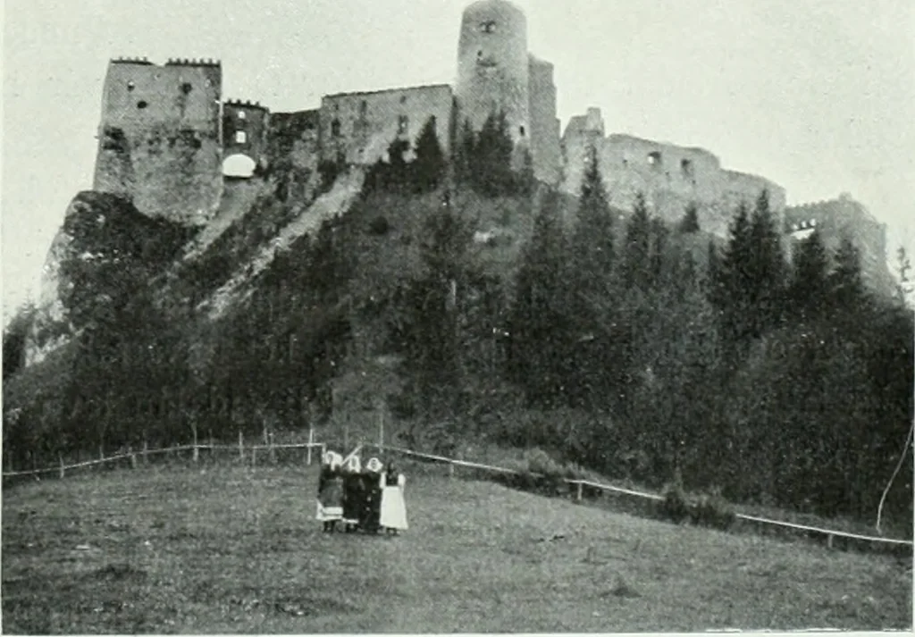 An illustration from Szepesvármegye müvészeti emlékei. A Müemlékek Országos Bizottsága támogatásával kiadja a Szepesvármegyei Történelmi Társulat; szerk. Vajdovszky János, 1905, leaf 90