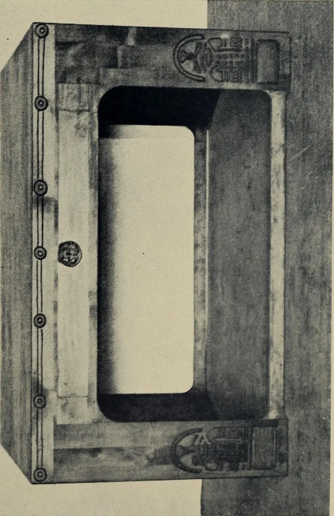 An illustration from Talachkino. L'art décoratif des ateliers de la Princesse Ténichef, 1906, leaf 144