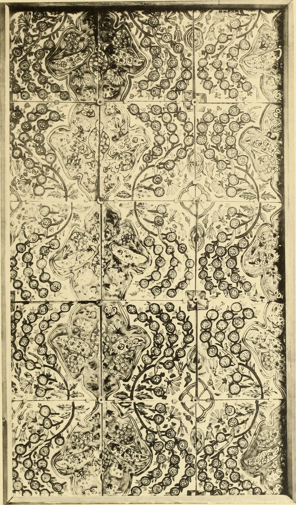An illustration from Tapis, tissus & faïences orientales, suite des Dessins de tissus (Europe, XVIIIe & XIXe siècles), 1900, leaf 102