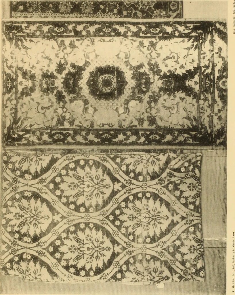 An illustration from Tapis, tissus & faïences orientales, suite des Dessins de tissus (Europe, XVIIIe & XIXe siècles), 1900, leaf 18