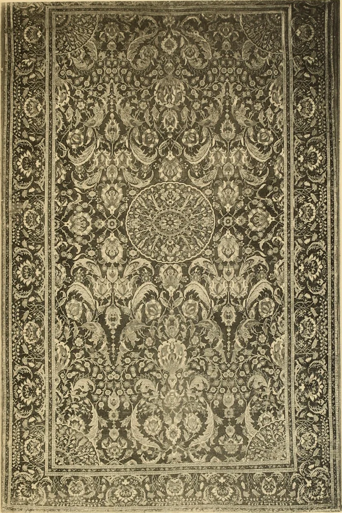 An illustration from Tapis, tissus & faïences orientales, suite des Dessins de tissus (Europe, XVIIIe & XIXe siècles), 1900, leaf 22