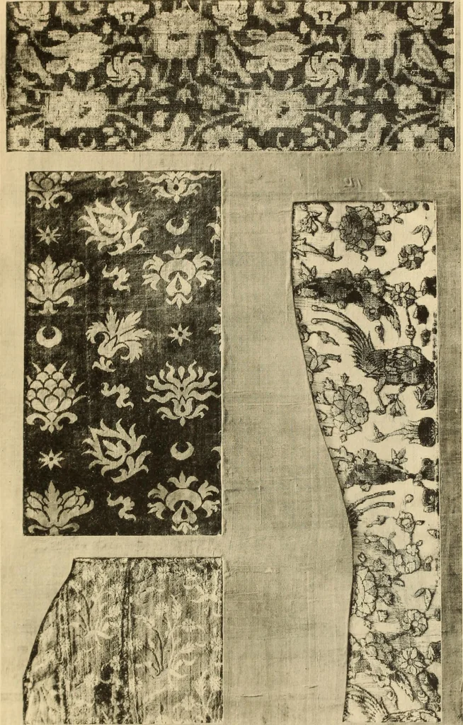 An illustration from Tapis, tissus & faïences orientales, suite des Dessins de tissus (Europe, XVIIIe & XIXe siècles), 1900, leaf 38