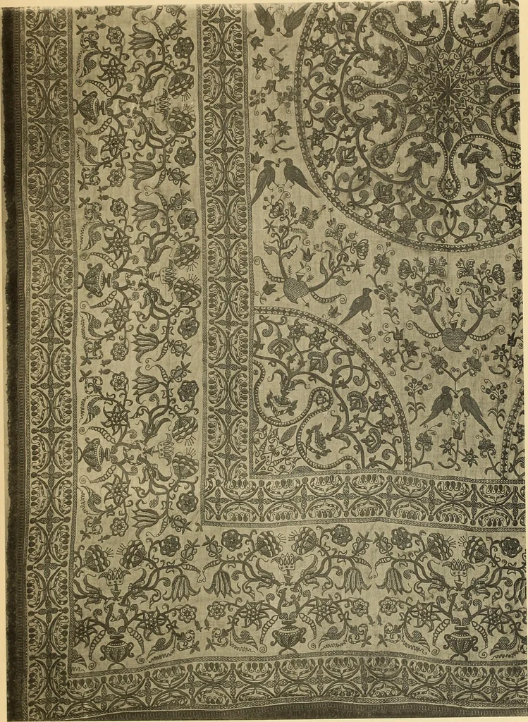 An illustration from Tapis, tissus & faïences orientales, suite des Dessins de tissus (Europe, XVIIIe & XIXe siècles), 1900, leaf 48