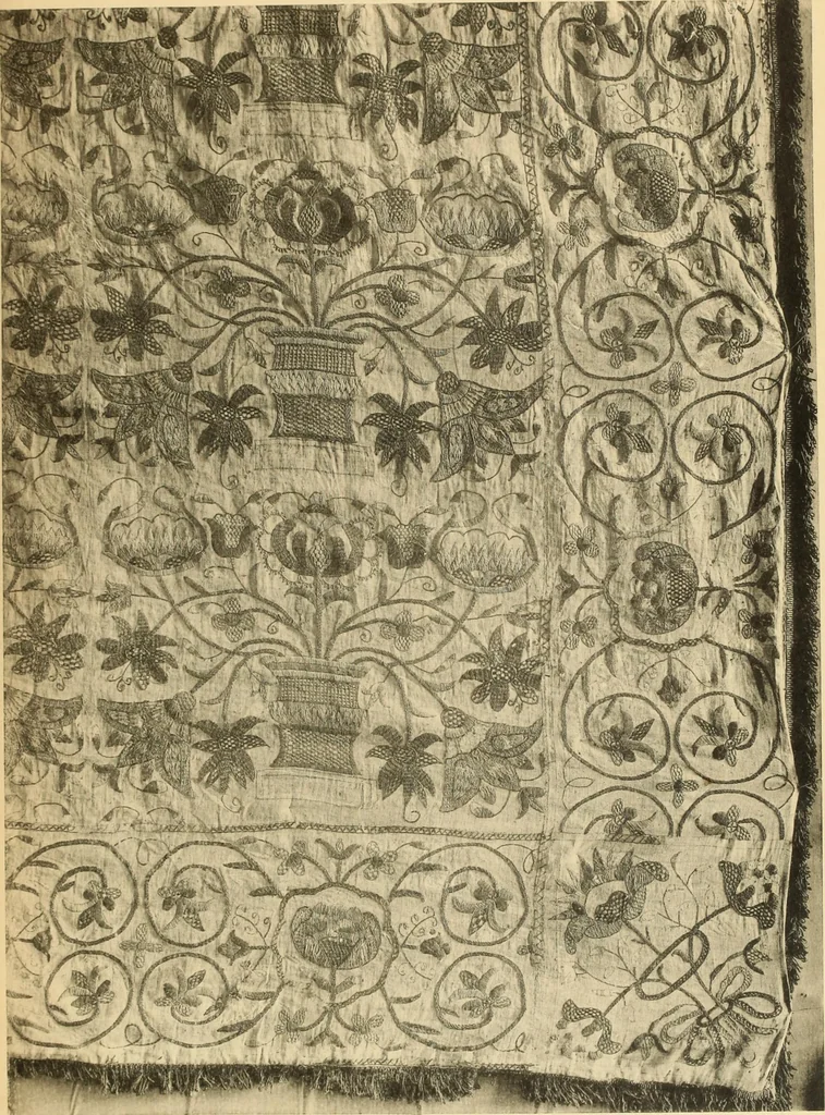 An illustration from Tapis, tissus & faïences orientales, suite des Dessins de tissus (Europe, XVIIIe & XIXe siècles), 1900, leaf 54