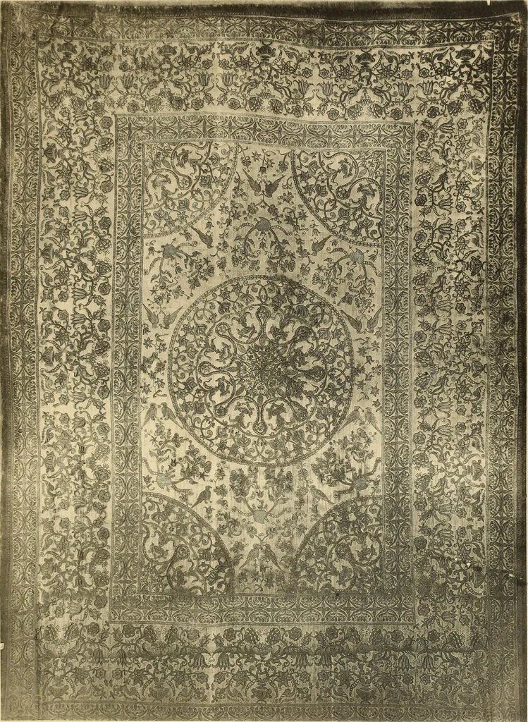 An illustration from Tapis, tissus & faïences orientales, suite des Dessins de tissus (Europe, XVIIIe & XIXe siècles), 1900, leaf 64