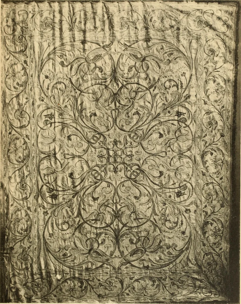 An illustration from Tapis, tissus & faïences orientales, suite des Dessins de tissus (Europe, XVIIIe & XIXe siècles), 1900, leaf 66
