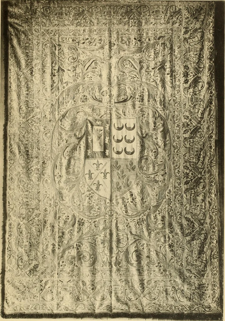 An illustration from Tapis, tissus & faïences orientales, suite des Dessins de tissus (Europe, XVIIIe & XIXe siècles), 1900, leaf 68