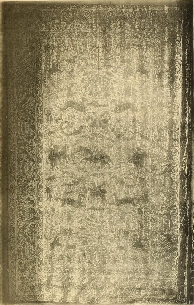 An illustration from Tapis, tissus & faïences orientales, suite des Dessins de tissus (Europe, XVIIIe & XIXe siècles), 1900, leaf 70