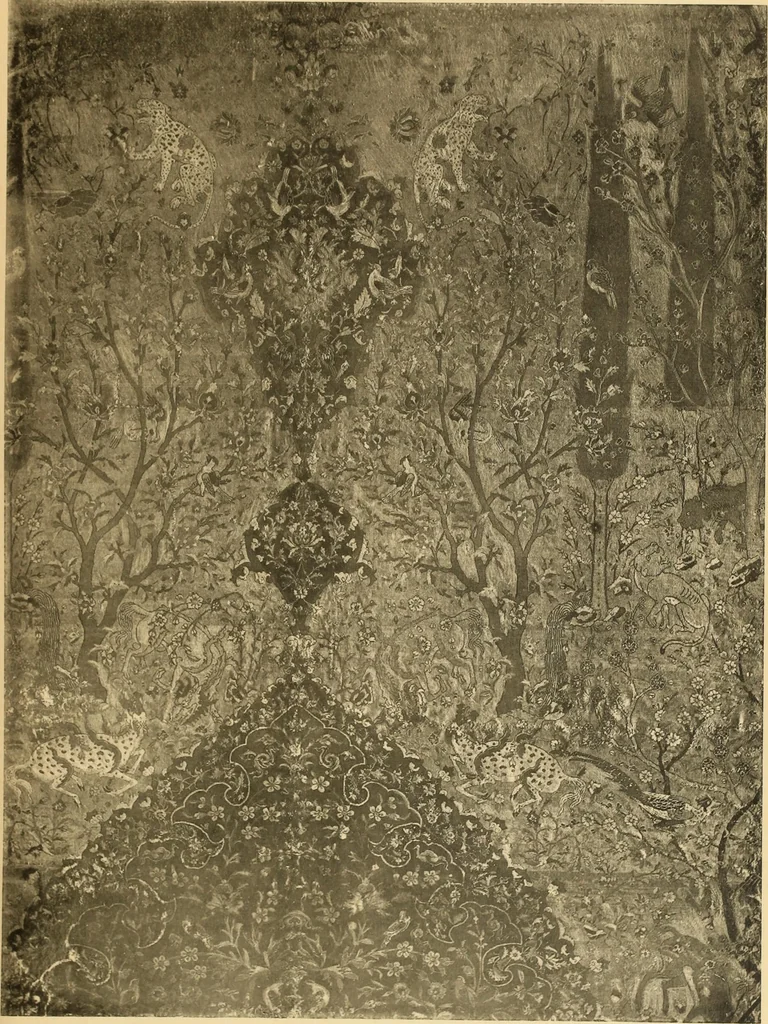 An illustration from Tapis, tissus & faïences orientales, suite des Dessins de tissus (Europe, XVIIIe & XIXe siècles), 1900, leaf 8