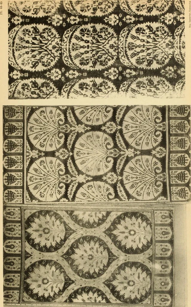 An illustration from Tapis, tissus & faïences orientales, suite des Dessins de tissus (Europe, XVIIIe & XIXe siècles), 1900, leaf 84