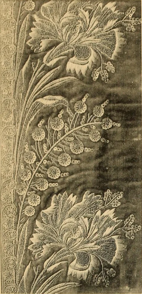 An illustration from Tapis, tissus & faïences orientales, suite des Dessins de tissus (Europe, XVIIIe & XIXe siècles), 1900, leaf 14