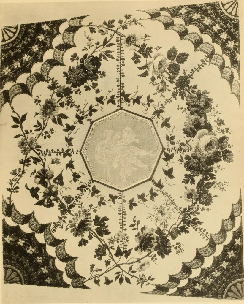 An illustration from Tapis, tissus & faïences orientales, suite des Dessins de tissus (Europe, XVIIIe & XIXe siècles), 1900, leaf 16