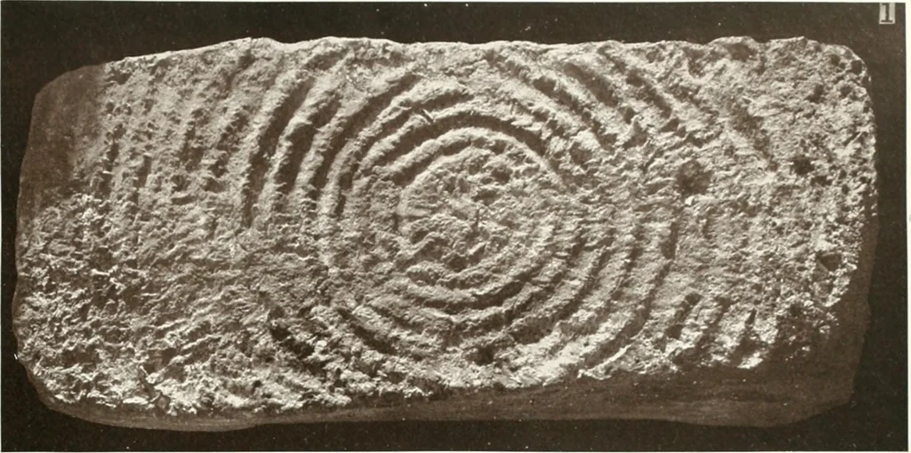An illustration from Tarkhan I and Memphis V, 1913, leaf 82