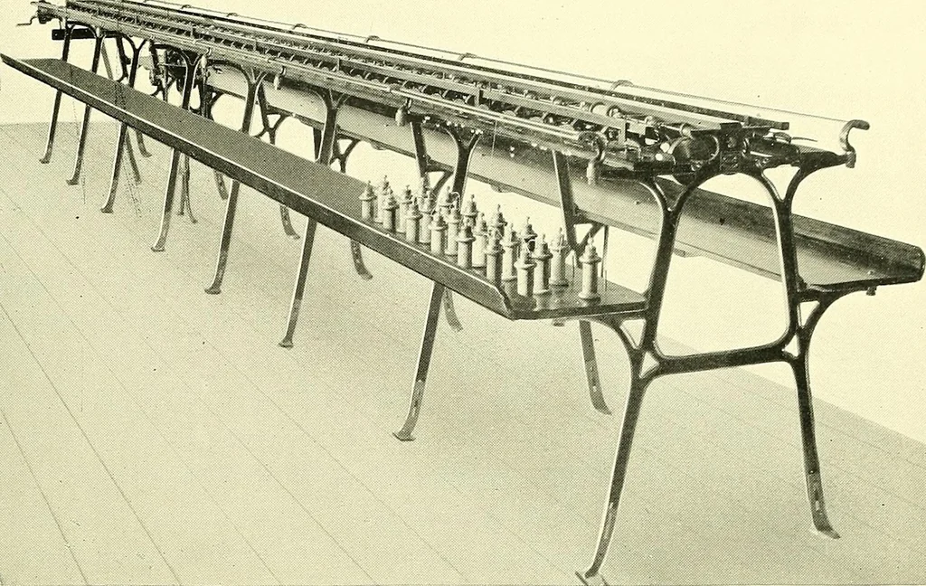 An illustration from The textile industries : a practical guide to fibres, yarns & fabrics in every branch of textile manufacture, including preparation of fibres, spinning, doubling, designing, weaving, bleaching, printing, dyeing and finishing, 1910, leaf 234