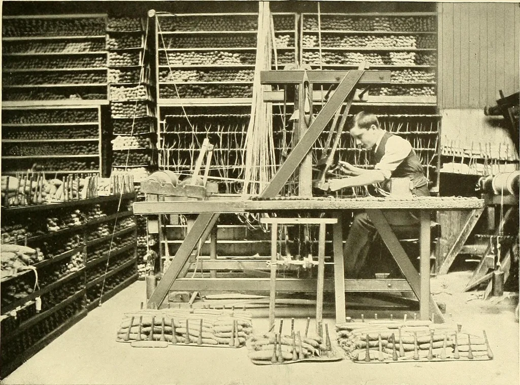 An illustration from The textile industries : a practical guide to fibres, yarns & fabrics in every branch of textile manufacture, including preparation of fibres, spinning, doubling, designing, weaving, bleaching, printing, dyeing and finishing, 1910, leaf 200
