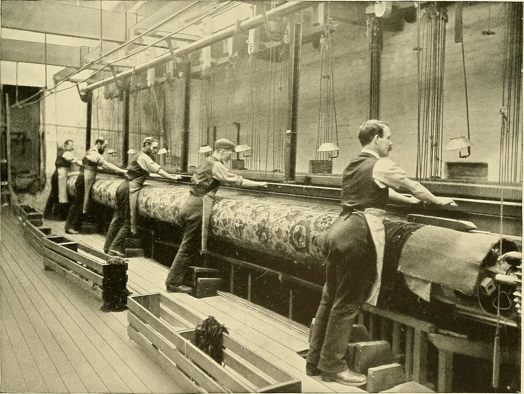 An illustration from The textile industries : a practical guide to fibres, yarns & fabrics in every branch of textile manufacture, including preparation of fibres, spinning, doubling, designing, weaving, bleaching, printing, dyeing and finishing, 1910, leaf 200