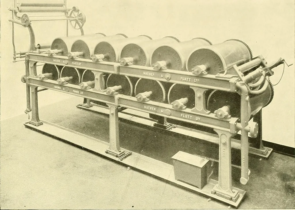An illustration from The textile industries : a practical guide to fibres, yarns & fabrics in every branch of textile manufacture, including preparation of fibres, spinning, doubling, designing, weaving, bleaching, printing, dyeing and finishing, 1910, leaf 104