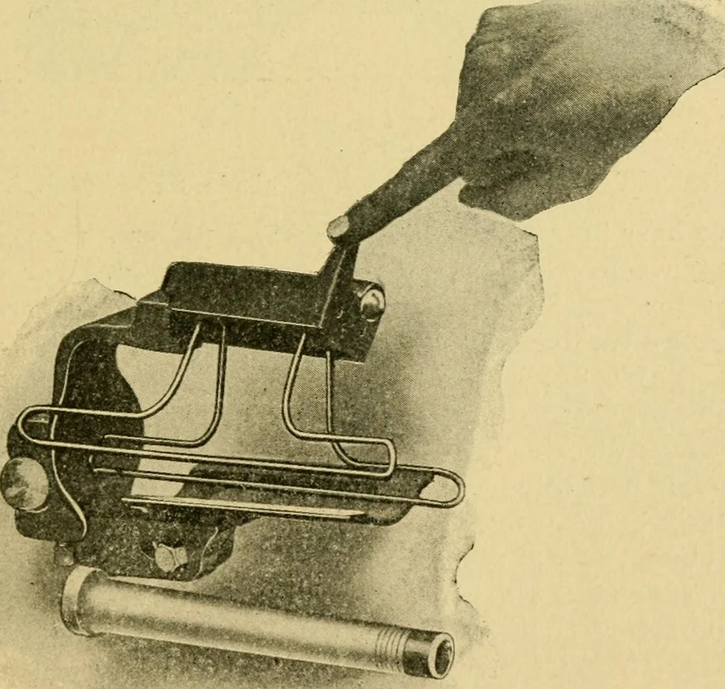 An illustration from Textile texts for cotton manufacturers : concerning the proper methods of equipping and running mills ... and a full list of the patented cotton machinery introduced and sold by the Draper Company, 1903, leaf 206