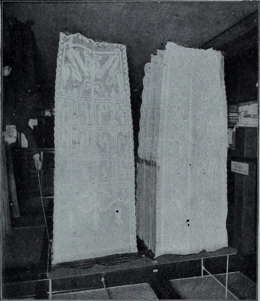An illustration from Tissus et nouveauts 1903, 1903, leaf 472