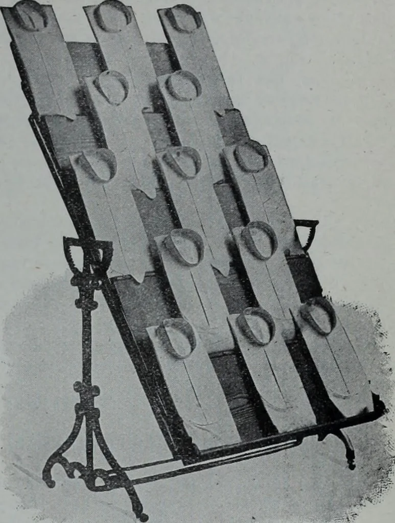 An illustration from Tissus et nouveauts 1903, 1903, leaf 48