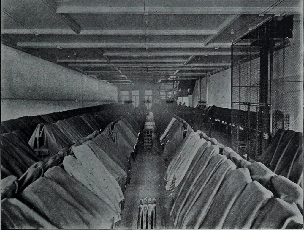 An illustration from Tissus et nouveauts 1904, 1904, leaf 156