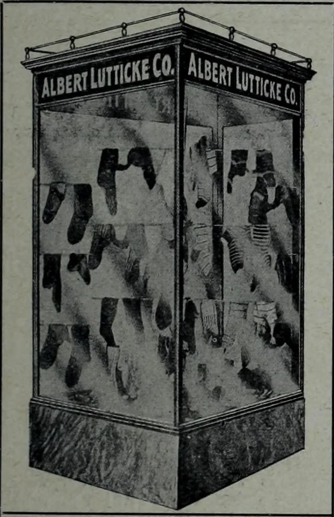 An illustration from Tissus et nouveauts 1904, 1904, leaf 544