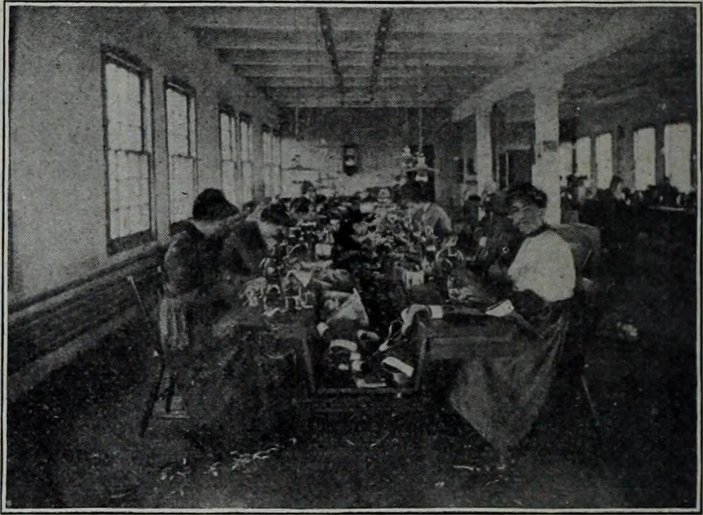 An illustration from Tissus et nouveauts 1905, 1905, leaf 109