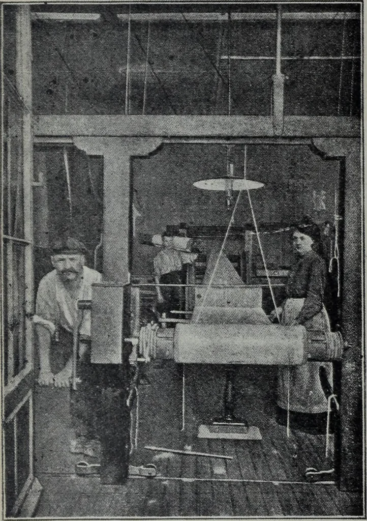 An illustration from Tissus et nouveauts 1905, 1905, leaf 25